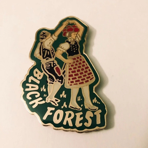Vintage Black Forest  Schwarzwald Germany Lapel Pin Souvenir - Picture 1 of 9